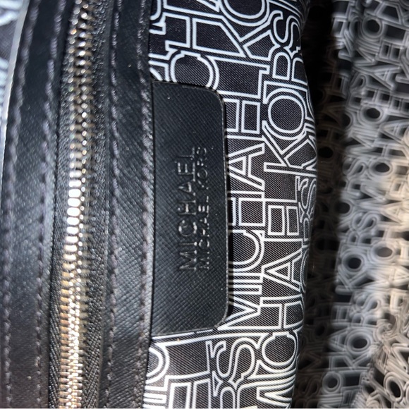 Michael Kors Kiki Tote - Picture 7 of 12